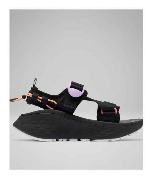 KONOS ELEVATE™ STRAP SANDAL WOMEN'S - BLACK, HYDRANGEA